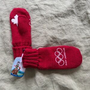 Vancouver 2010 Red Mittens